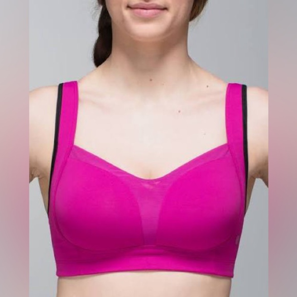 Super supportive Lululemon sports bra - Ta Ta Tamer II